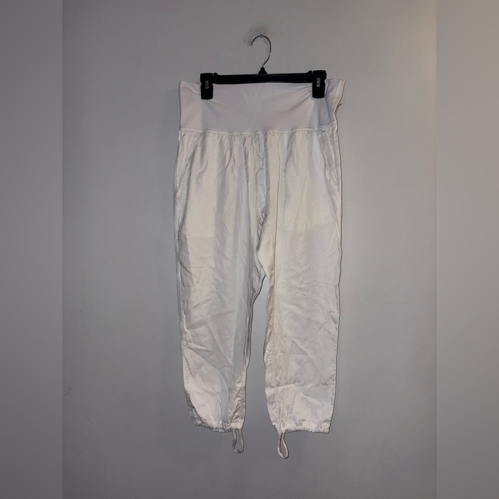 Lululemon • White Joggers